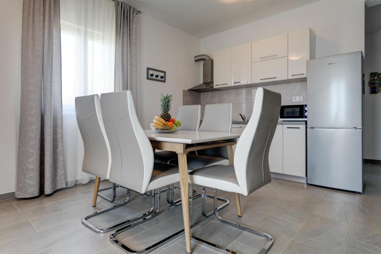 Love Apartments Zečevo Kültér fotó