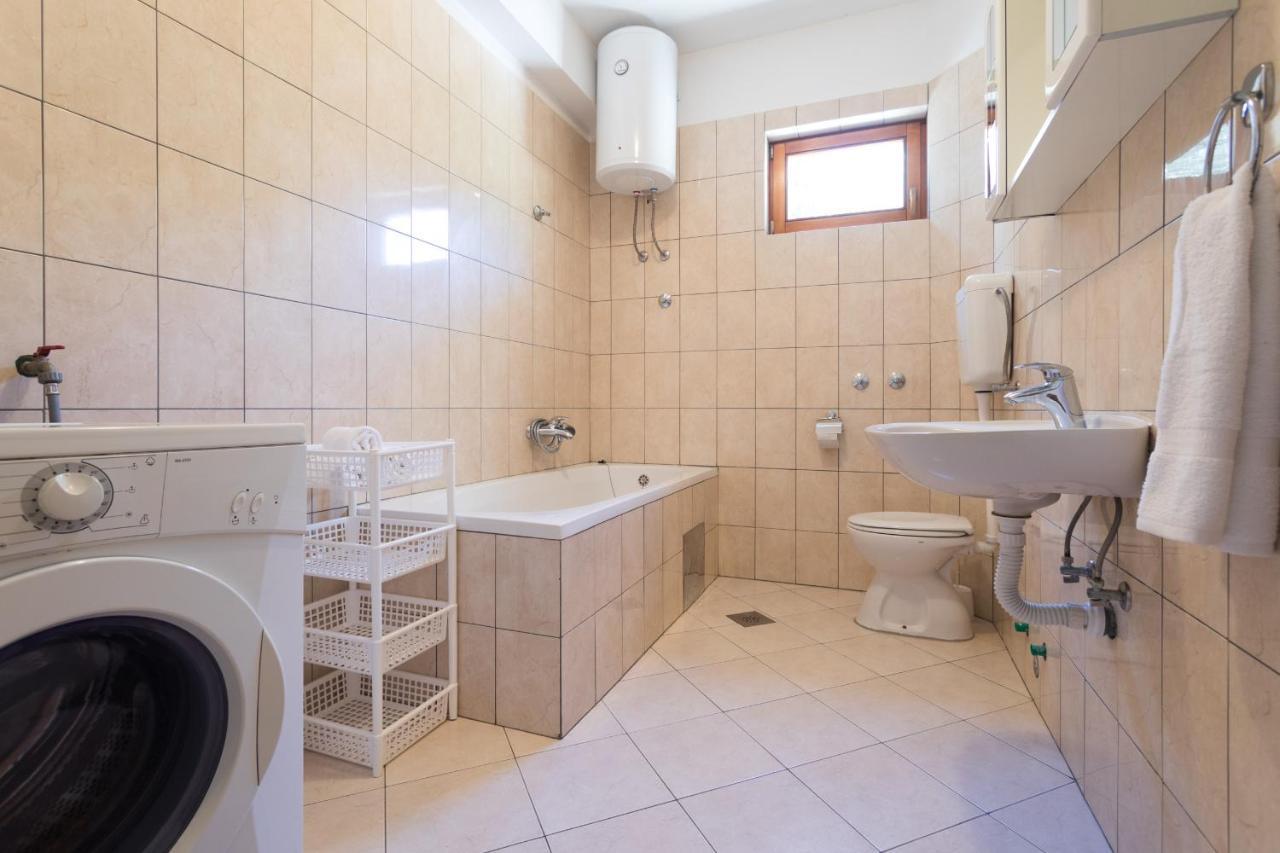 Love Apartments Zečevo Kültér fotó